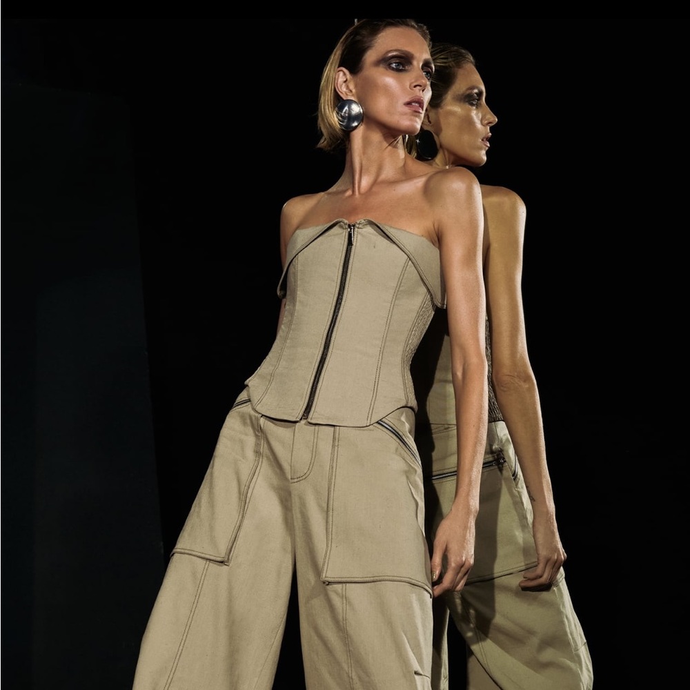 BLOGGERS FAVE: Viral ZARA Topstitched Zipper Bustier